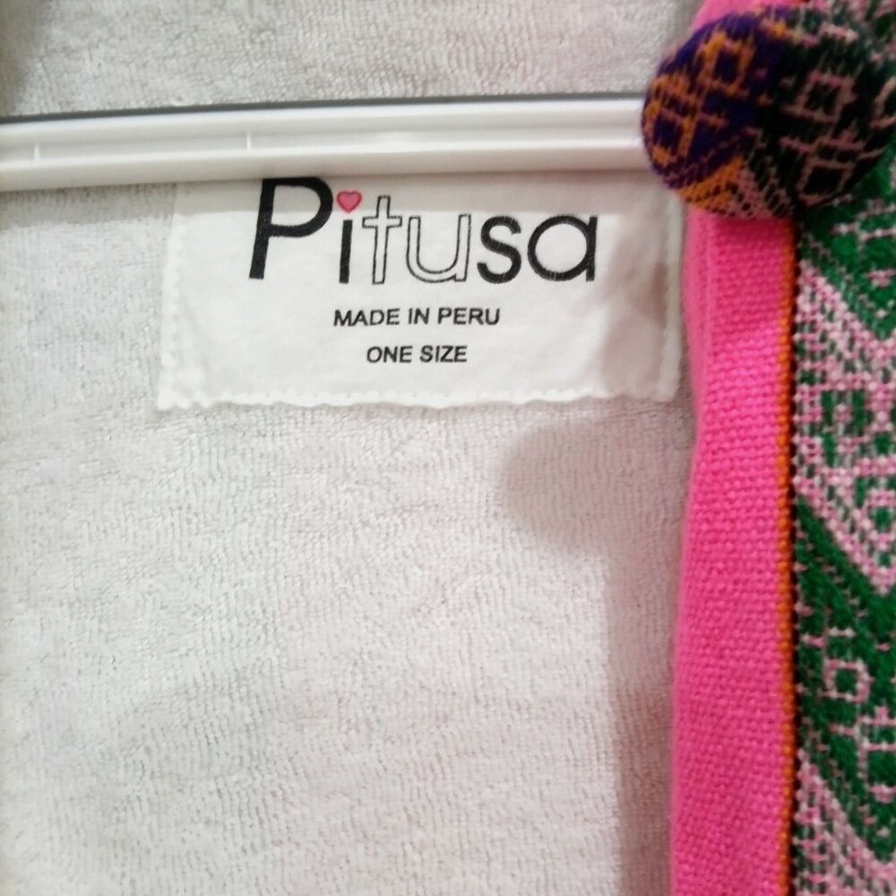 Pitusa Peruvian-style Hooded Poncho - Picture 3 of 9